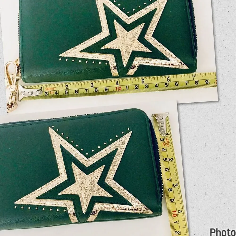 NWT No Boundaries Hunter Green w/ Gold Star Zip All Around Wristlet Wallet